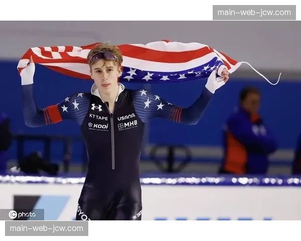 美国名将斯托尔兹速度滑冰男子1000米夺金 刷新奥运纪录