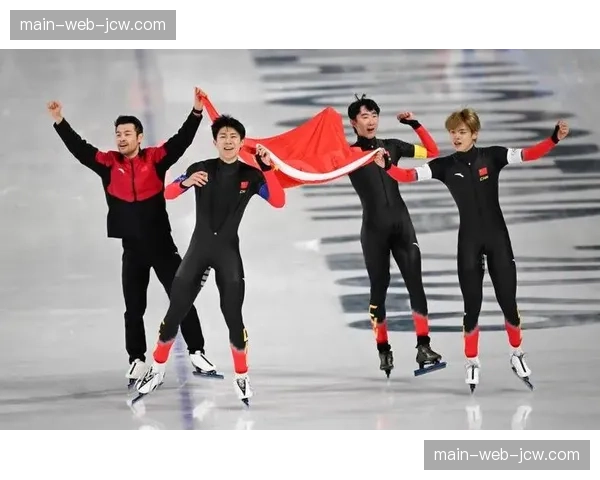 中国速滑团体追逐创历史 三人配合战术击败荷兰夺铜