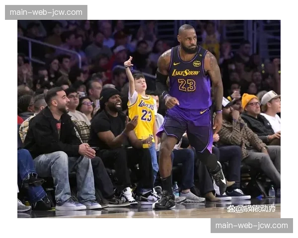 湖人绝杀战术解析 詹姆斯卷切牵制为肯纳德创造大空位